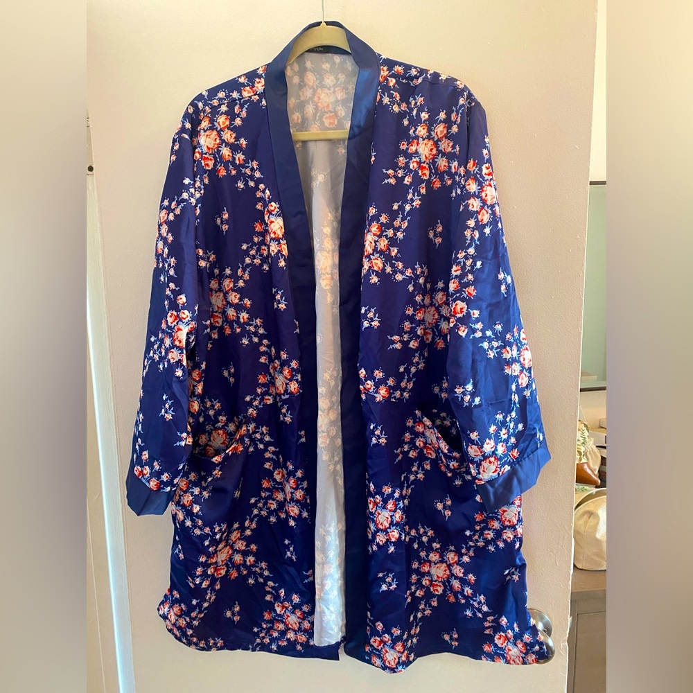 Morgan Lane x fabfitfun Floral Kimono